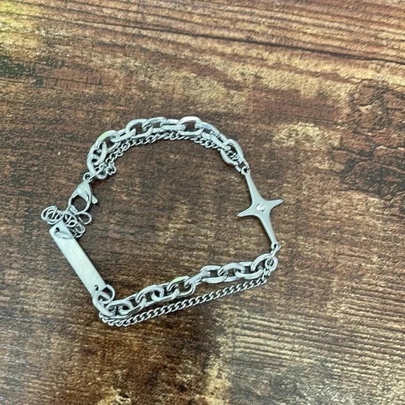 ❤️ 2/$20 or 3/$25 Stainless Steel Women's Chain and Star Bracelet - Picture 3 of 4